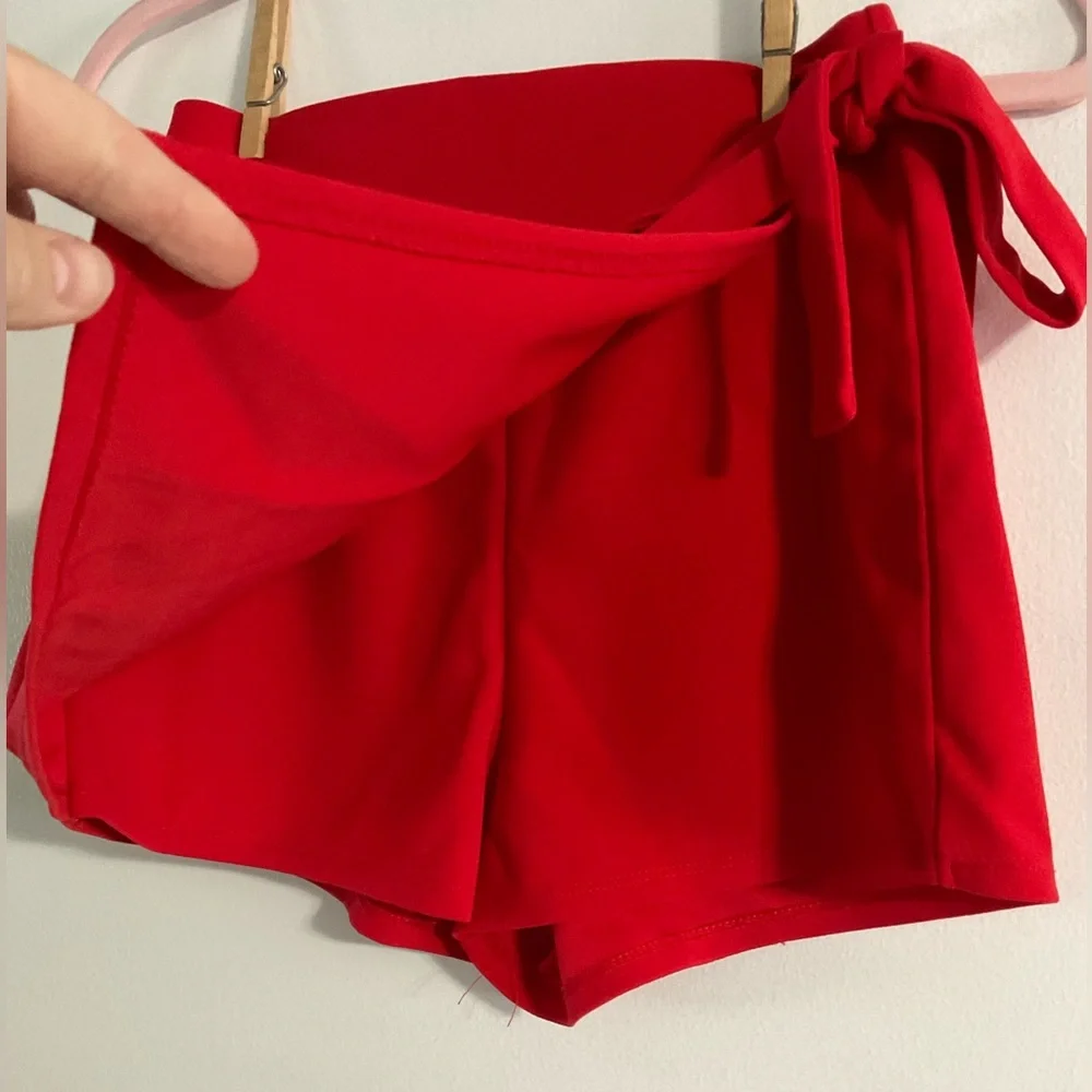 Red skort - Picture 2 of 4